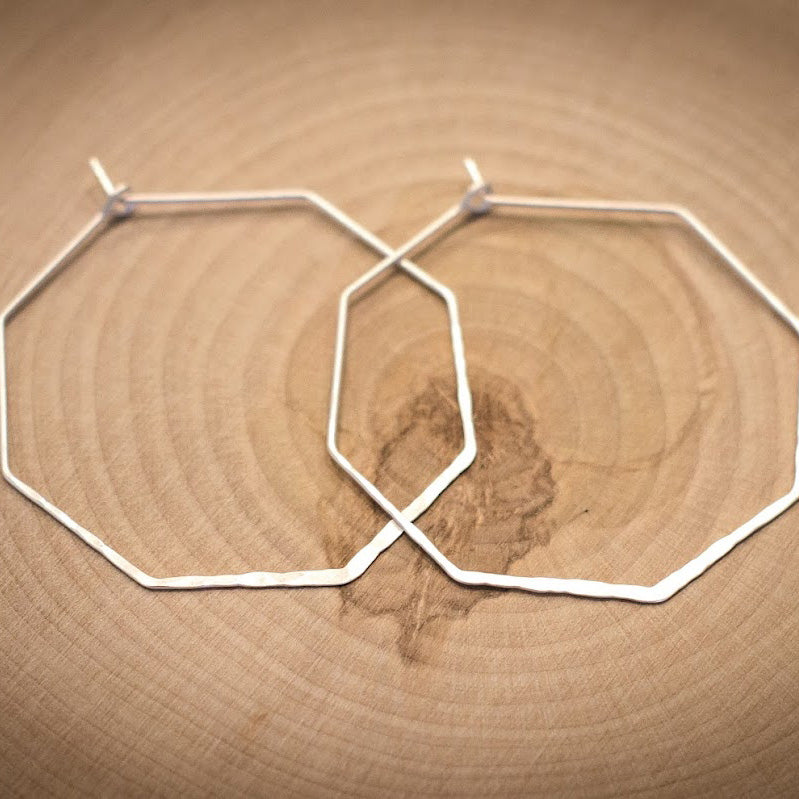 Hammered Octagon Earring - Matte Silver